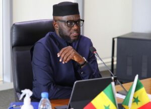 Lire la suite à propos de l’article El Malick Ndiaye lance des piques à Macky Sall, « Goumba talneu lénéne loudoul teubi téneu… »