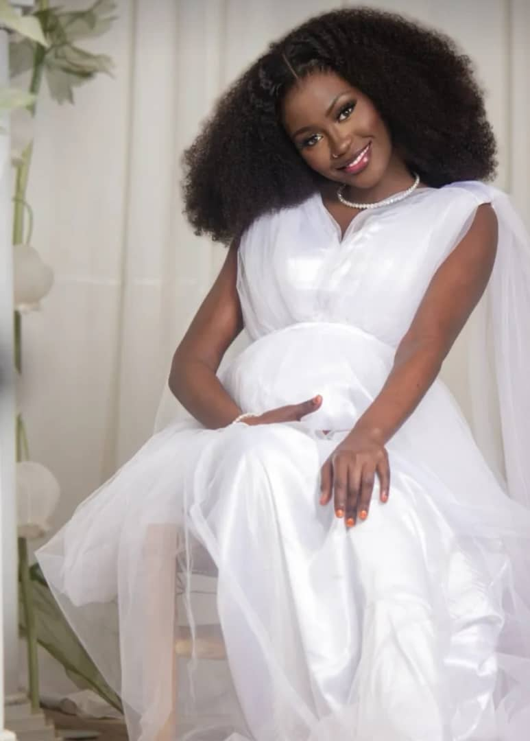 Lire la suite à propos de l’article Photos la chanteuse Dieyla accouche dune petite princesse.