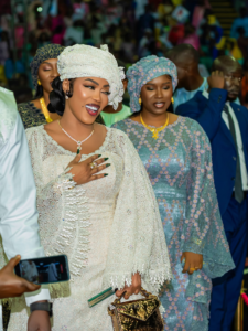 Lire la suite à propos de l’article Sokhna Aïda Diallo: « enflamme DAKAR ARENA  maye patriote bou make bi , j’ai reussi … »admirez ses images.