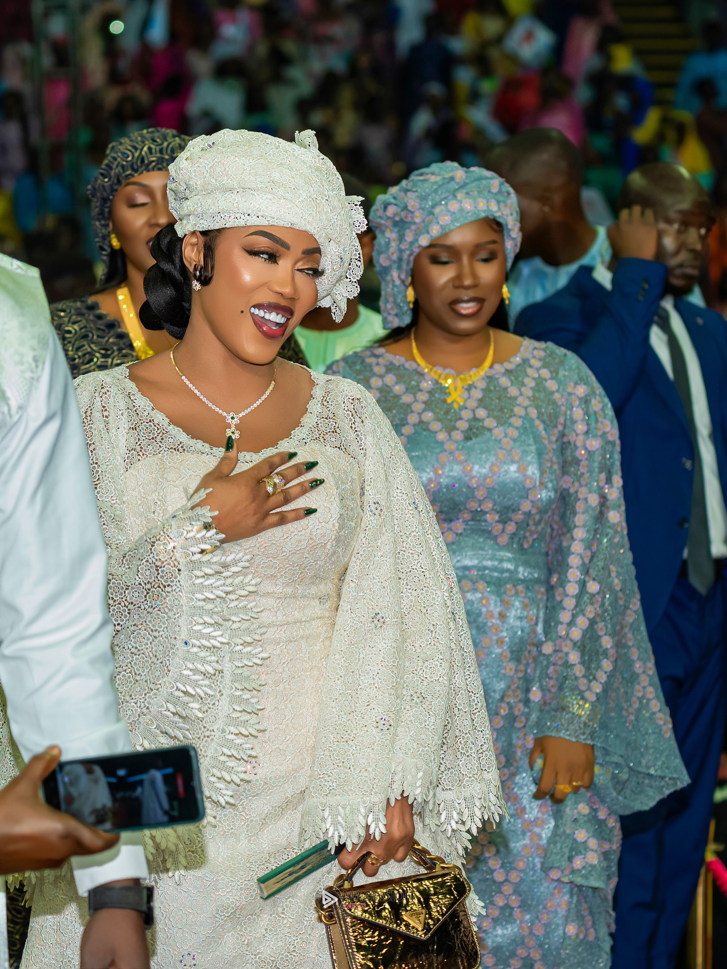 Lire la suite à propos de l’article Sokhna Aïda Diallo: « enflamme DAKAR ARENA  maye patriote bou make bi , j’ai reussi … »admirez ses images.
